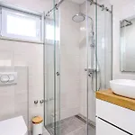 Gea With Heated Pool *