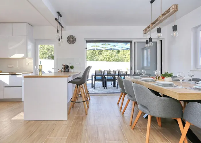 Gea With Heated Pool *