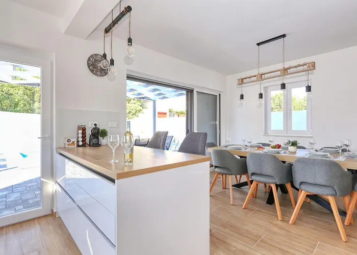 Gea With Heated Pool Villa Vrsi