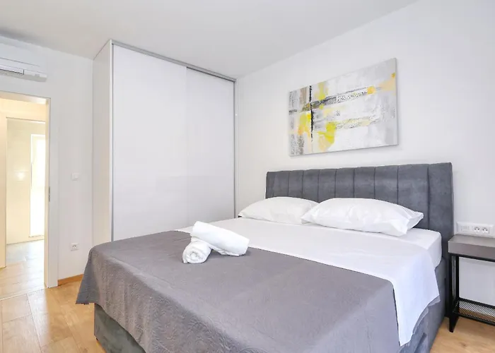 Gea With Heated Pool Villa