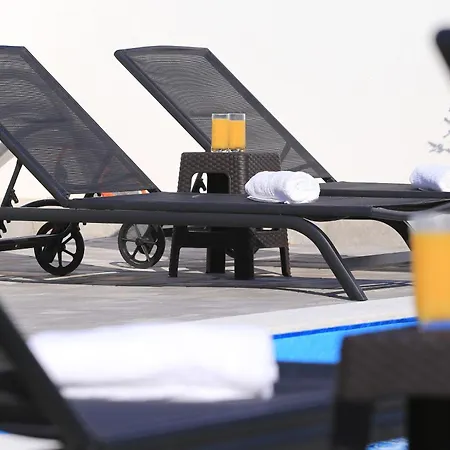 Gea With Heated Pool