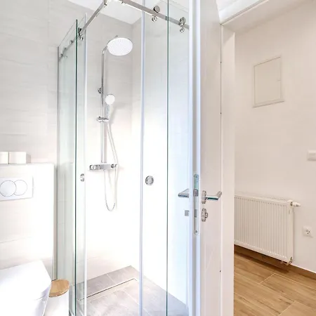 Gea With Heated Pool