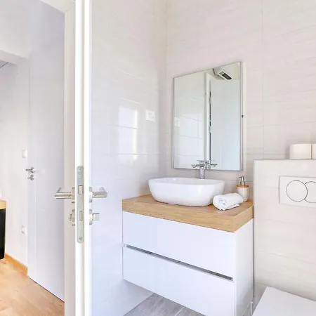 Gea With Heated Pool * Vrsi