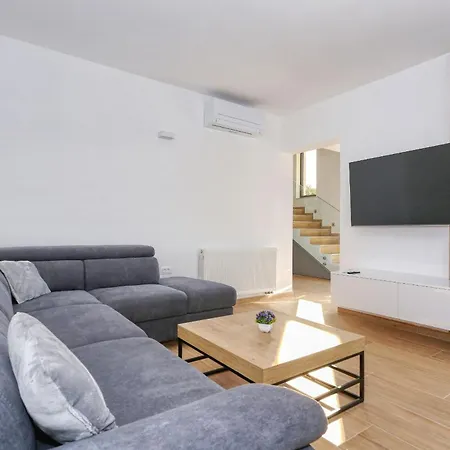 Gea With Heated Pool * Vrsi