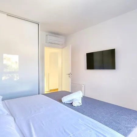 Gea With Heated Pool Vrsi