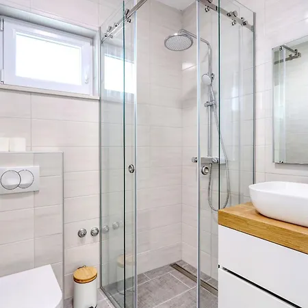 Gea With Heated Pool *