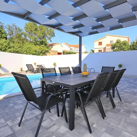 Gea With Heated Pool