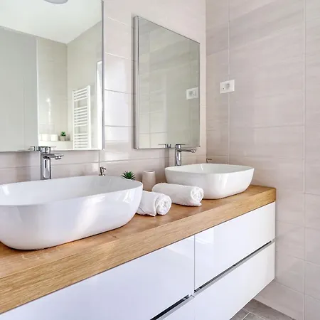 Gea With Heated Pool *