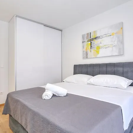 Gea With Heated Pool Villa