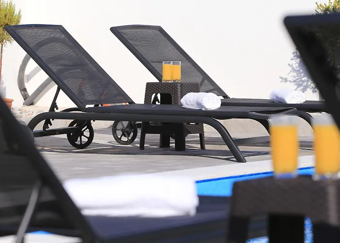 Gea With Heated Pool