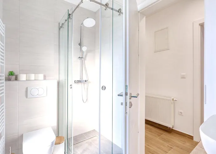 Gea With Heated Pool