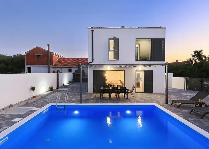 Gea With Heated Pool *