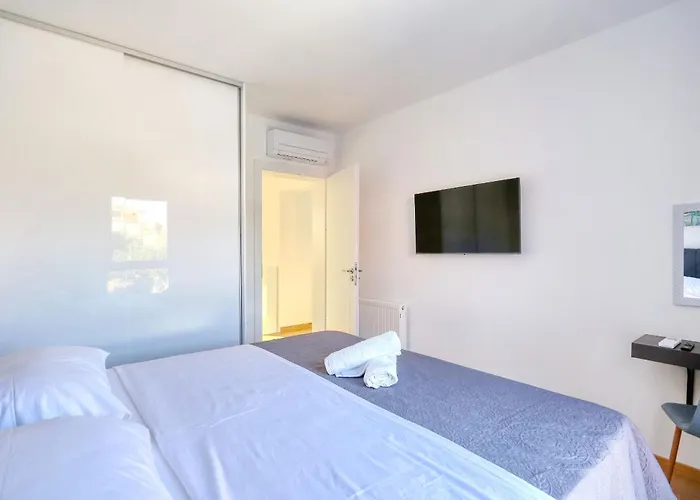 Gea With Heated Pool Vrsi