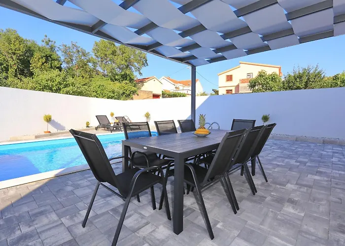 Gea With Heated Pool