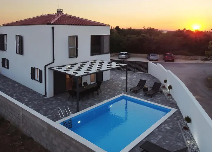 Gea With Heated Pool Villa *