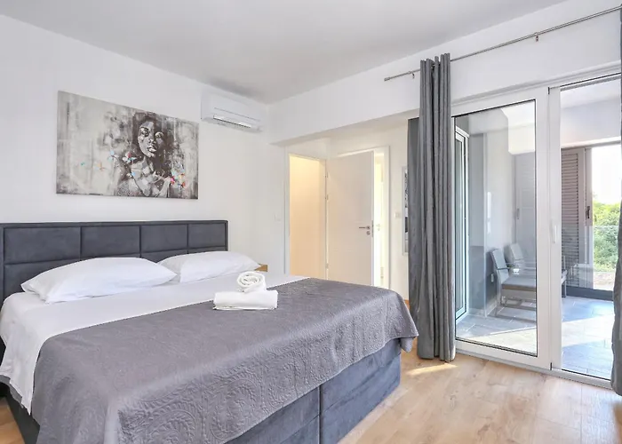 Gea With Heated Pool