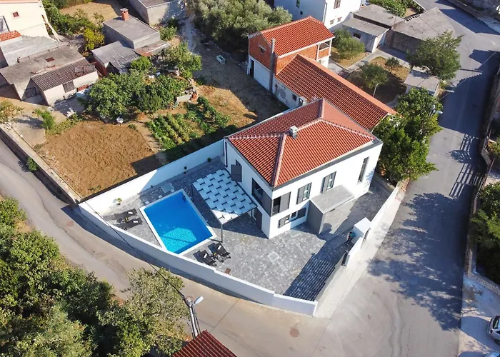 Gea With Heated Pool Vrsi